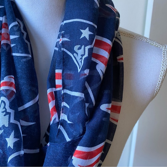 New England Patriots Infinity Scarf Football  Sheer Red Blue Pats Logo EUC NFL - Picture 10 of 14
